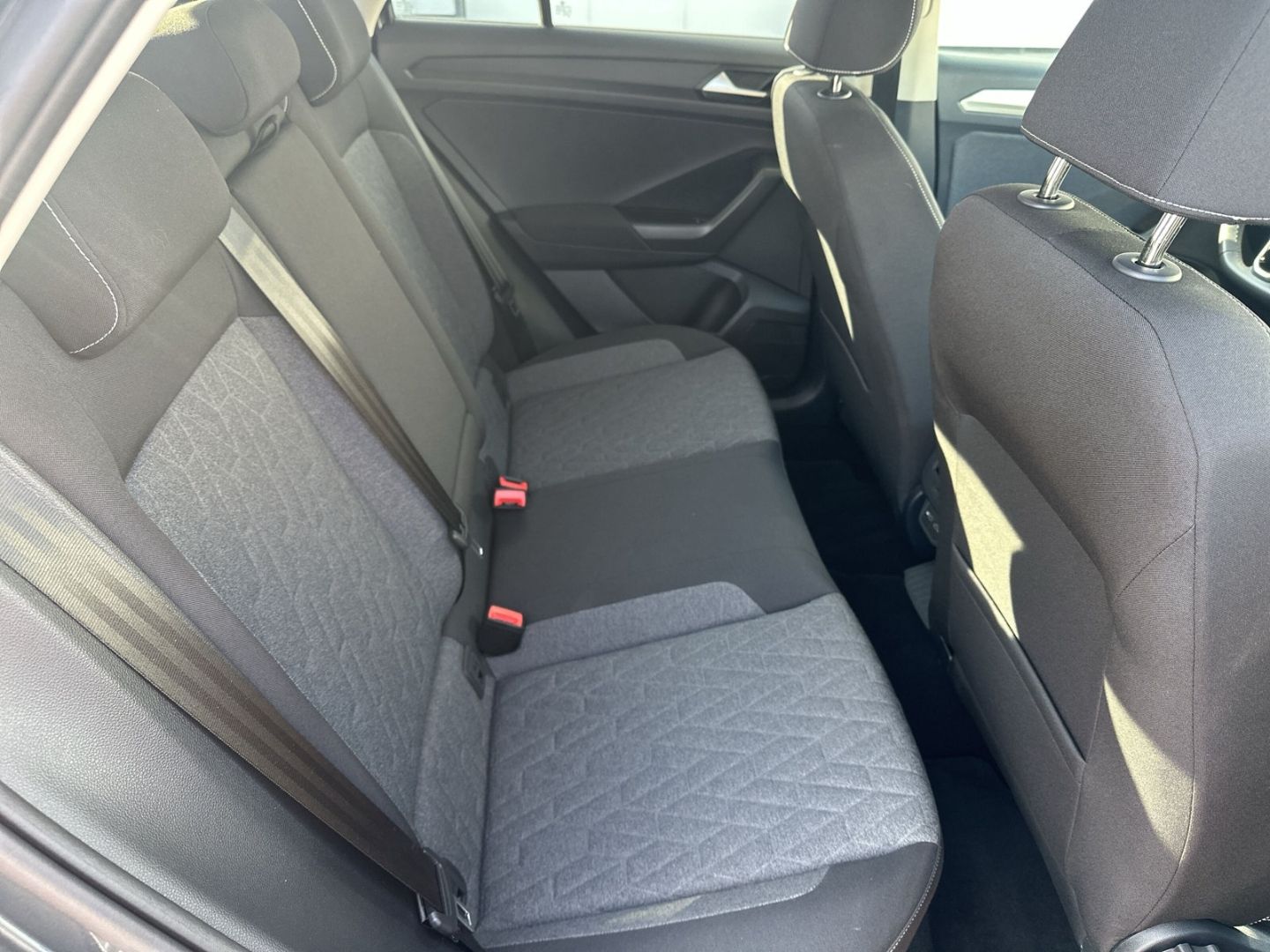 Volkswagen T-Roc Move 1.5 TSI DSG - Samsaru's Car Outlet