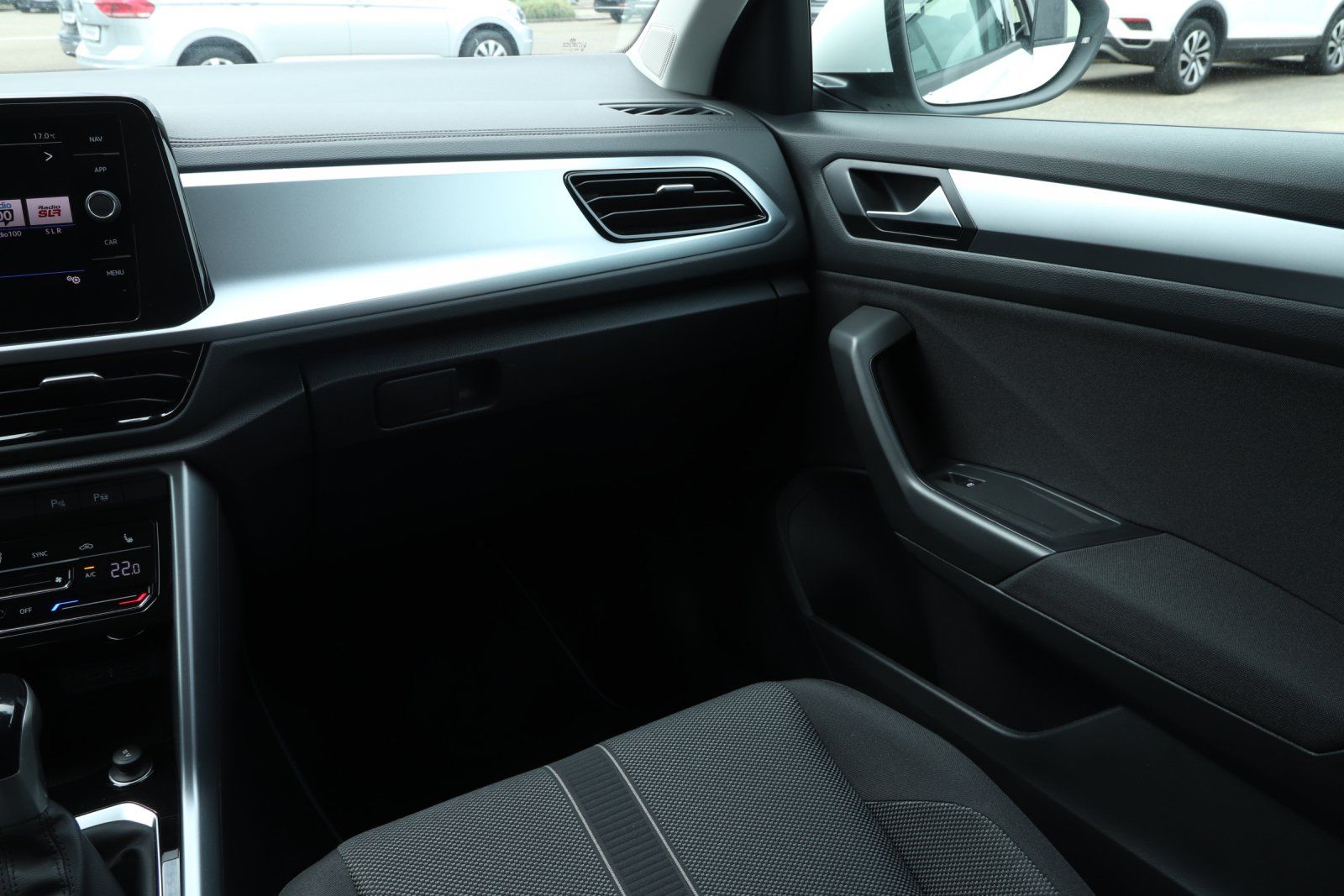Volkswagen T-Roc 1.5 TSI Life - Samsaru's Car Outlet