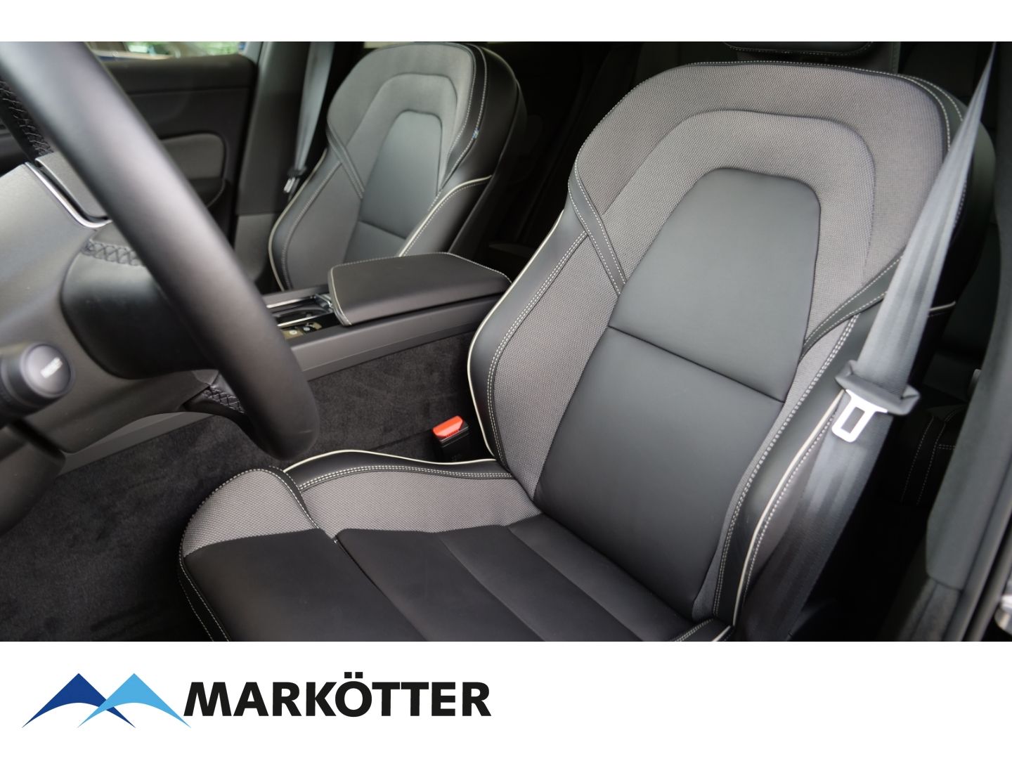 Volvo XC60 Plus Black Edition Plug-In Hybrid AWD T6 - Samsaru's Car Outlet