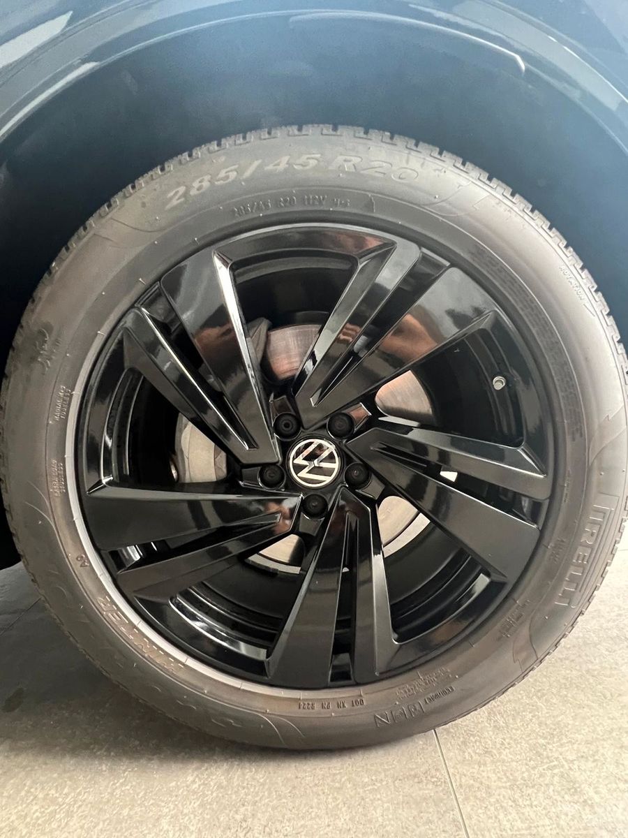 Volkswagen Touareg 3.0 TDI R-Line 4M - Samsaru's Car Outlet