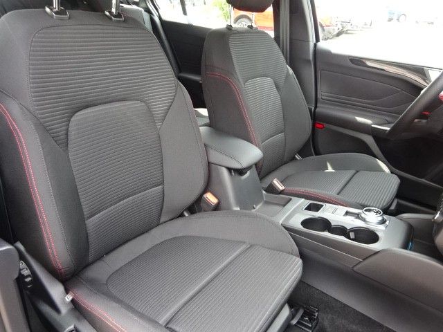 Ford Focus ST-Line Kombi 1.5L EcoBlu AHK B&O ErgoSitz