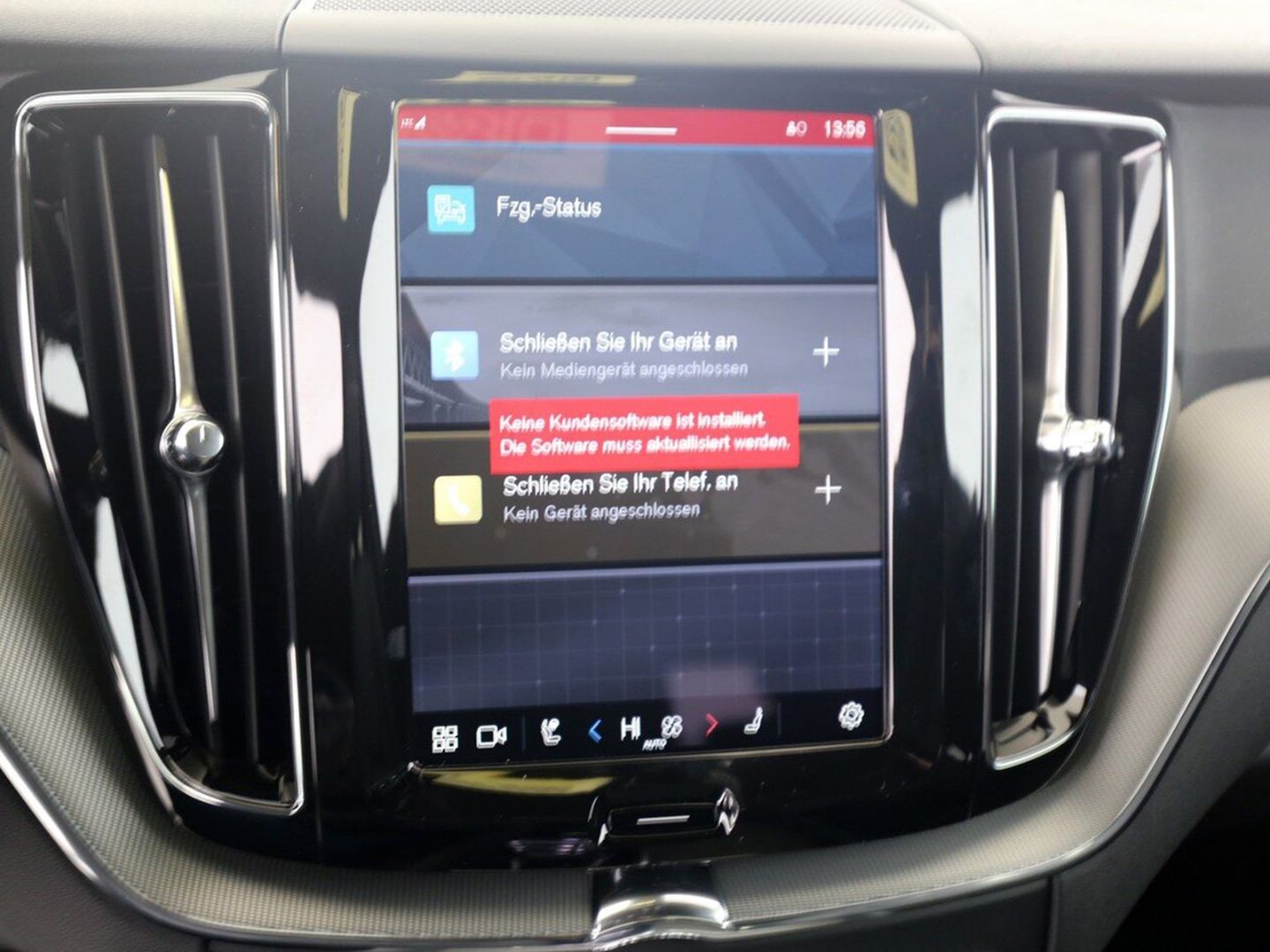 Volvo XC60 T8 Plus Black Edition Recharge Plug-In Hybrid - Samsaru's Car Outlet