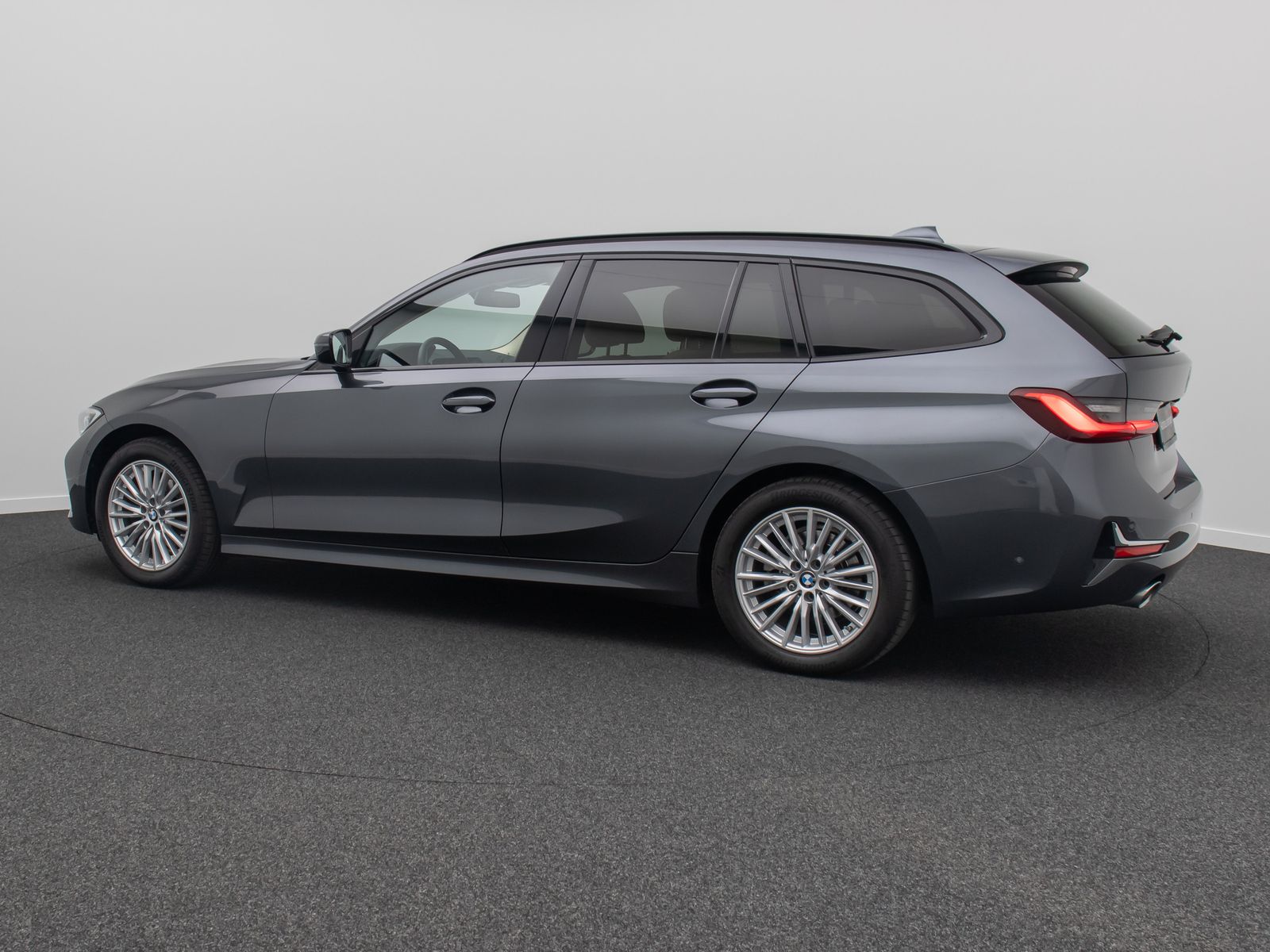 BMW 320d Luxury Line - Samsaru's Car Outlet