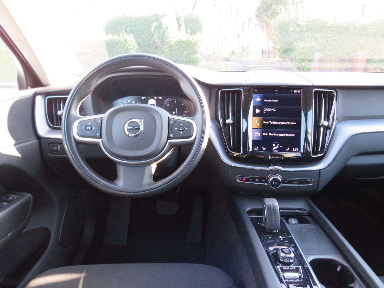 Volvo XC60 Momentum Pro AWD *PANO *AHK *KAMERA