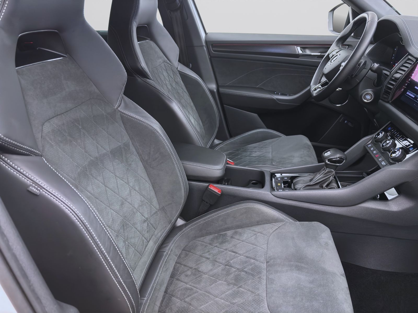 Skoda Kodiaq 2.0 TDI DSG 4x4 SPORTLINE PANO STDHZG AHK