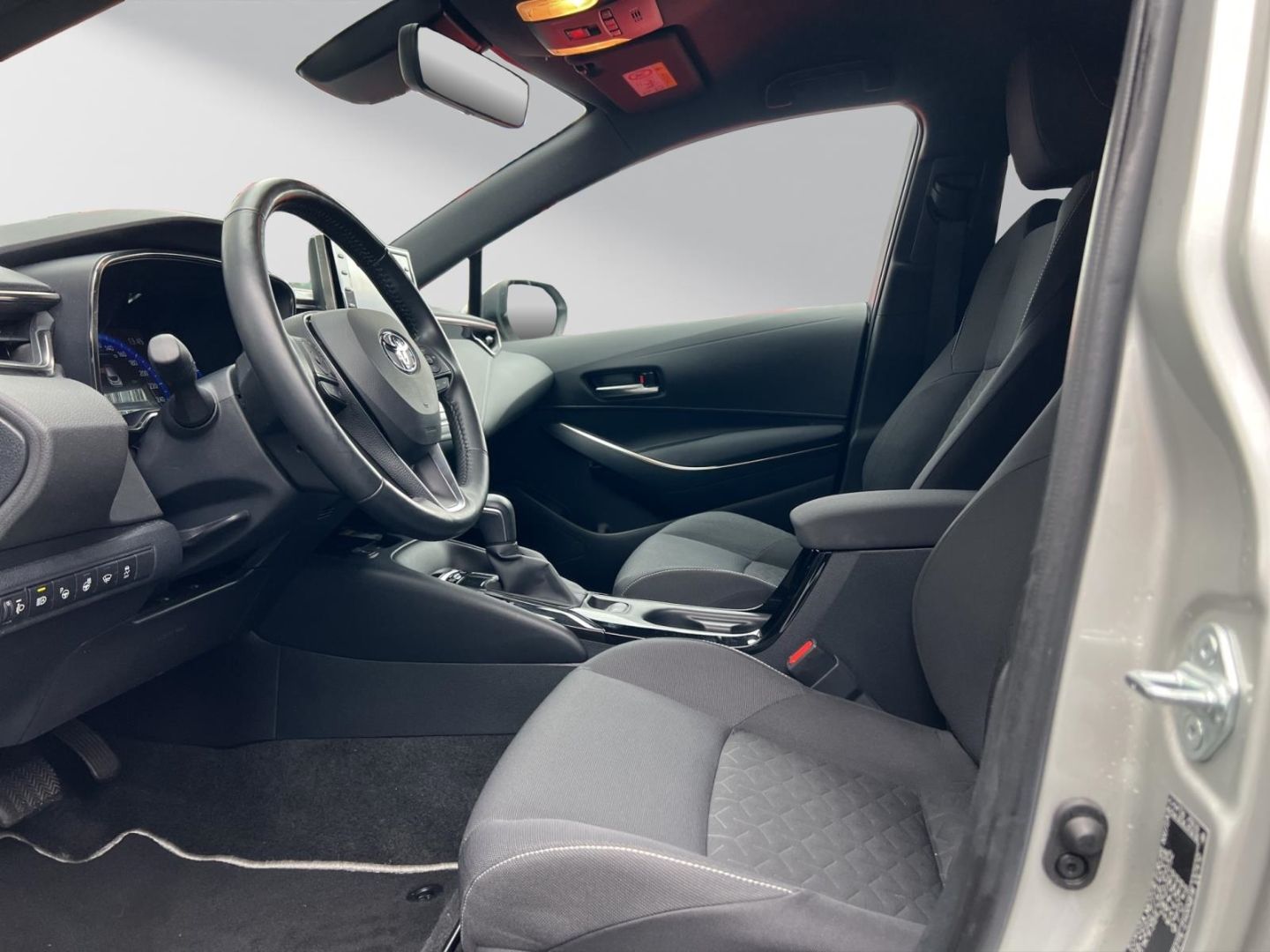 Toyota Corolla 1.8 Hybrid Club - Samsaru's Car Outlet