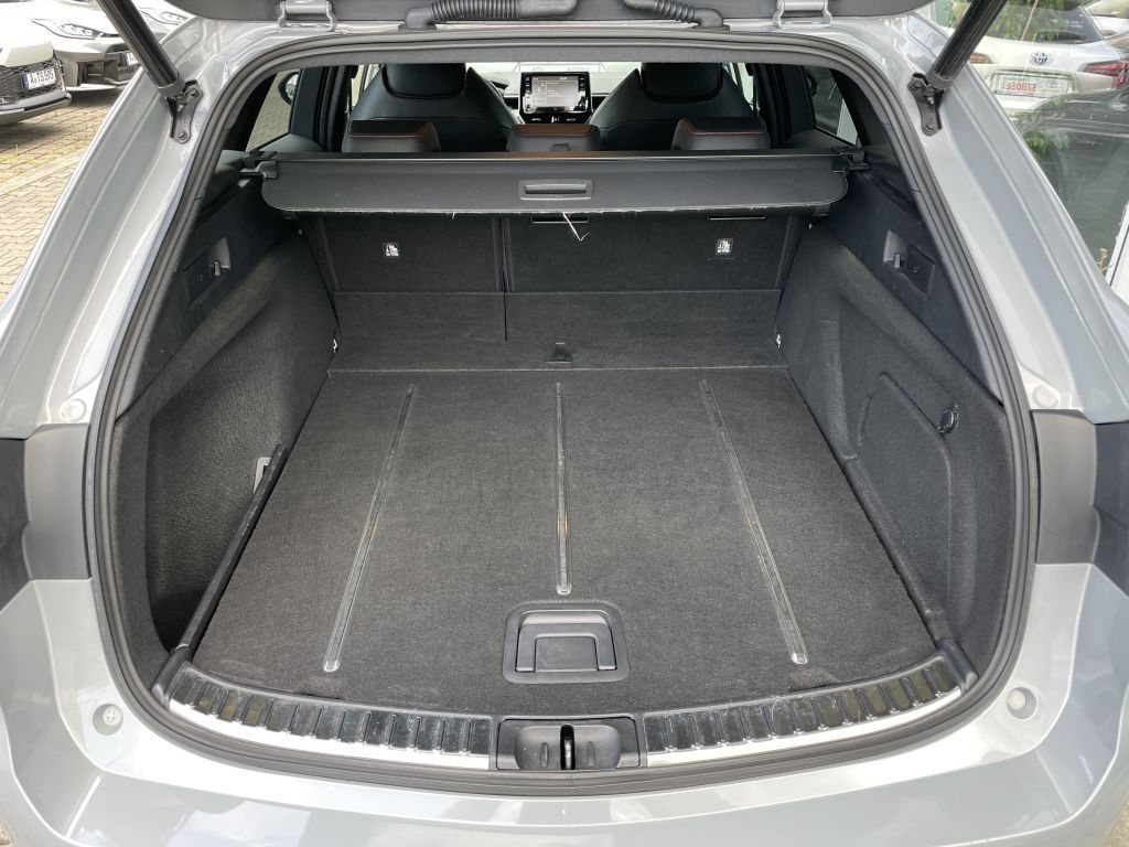 Toyota Corolla 2.0 Hybrid Touring Sports Lounge - Samsaru's Car Outlet