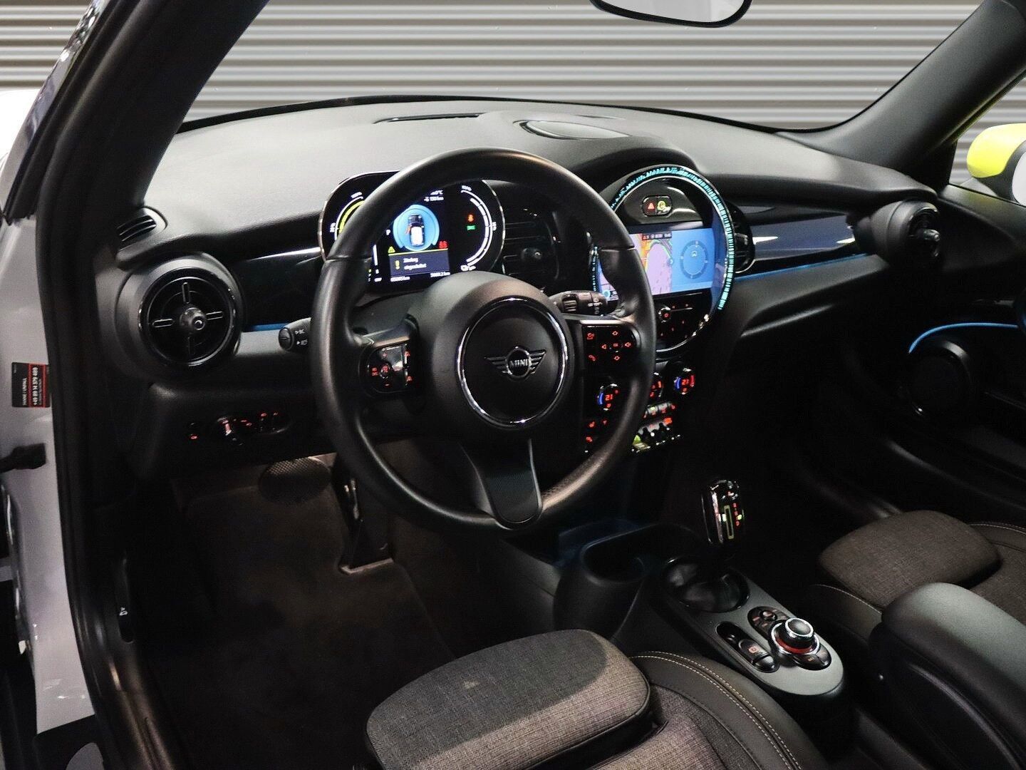 MINI Cooper SE Classic - Samsaru's Car Outlet