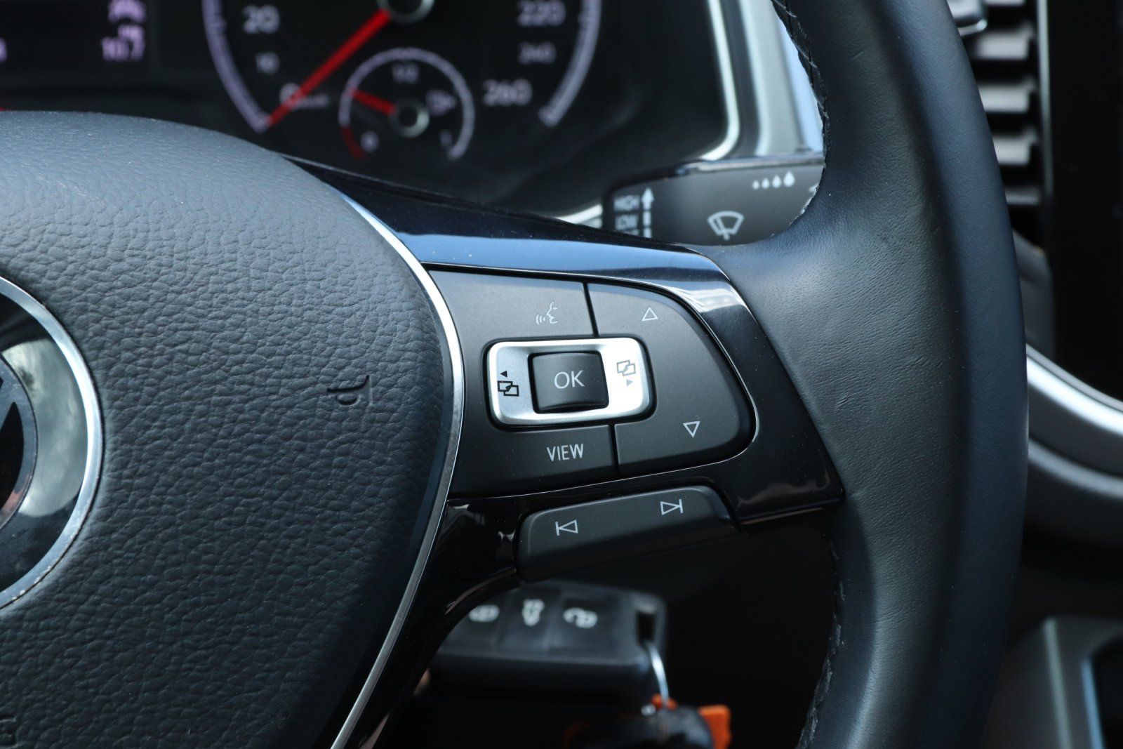 Volkswagen T-Roc 1.0 TSI Active - Samsaru's Car Outlet