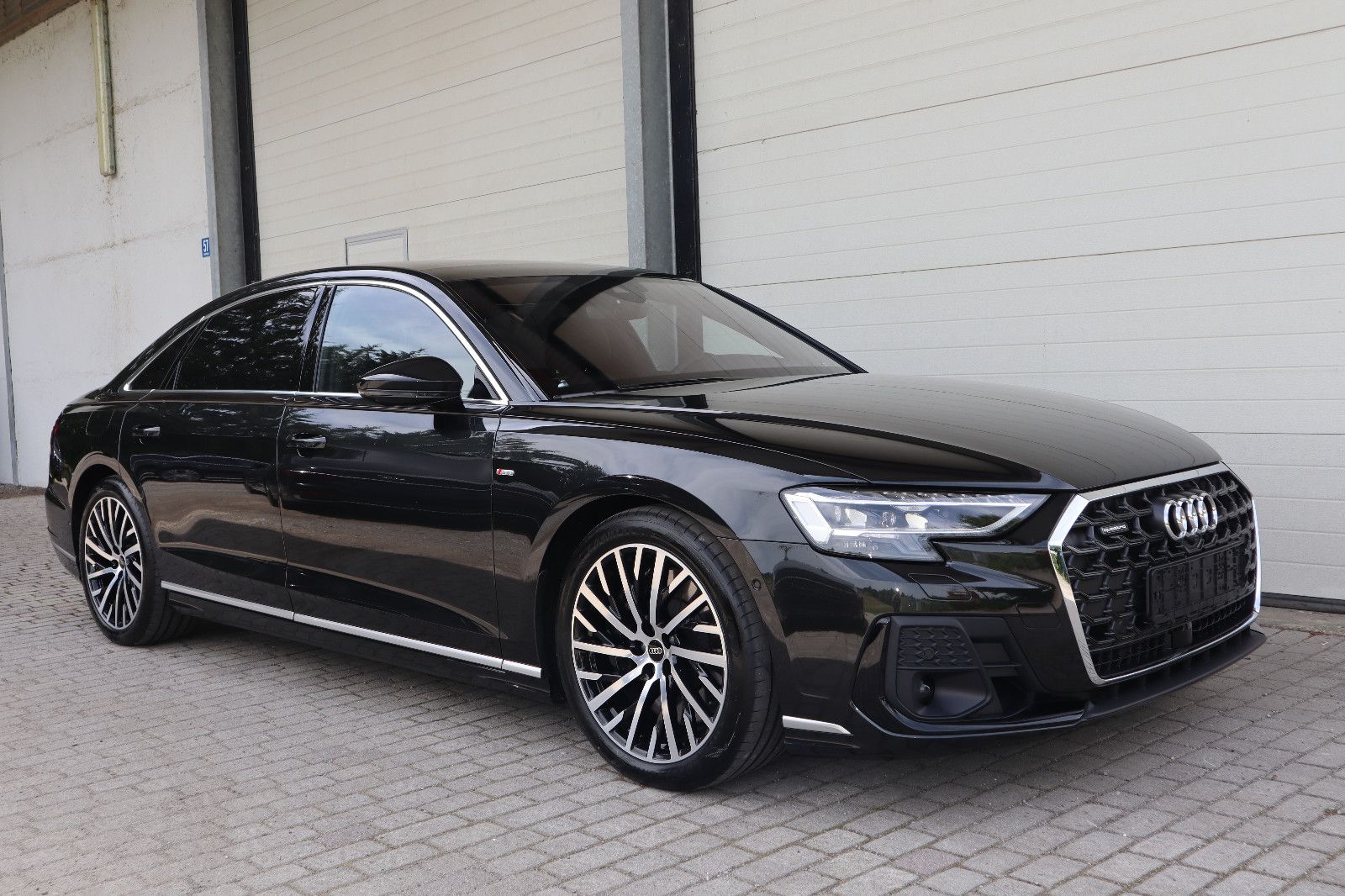 Audi A8L 60 TFSI e lang exclusive S-LINE - Samsaru's Car Outlet