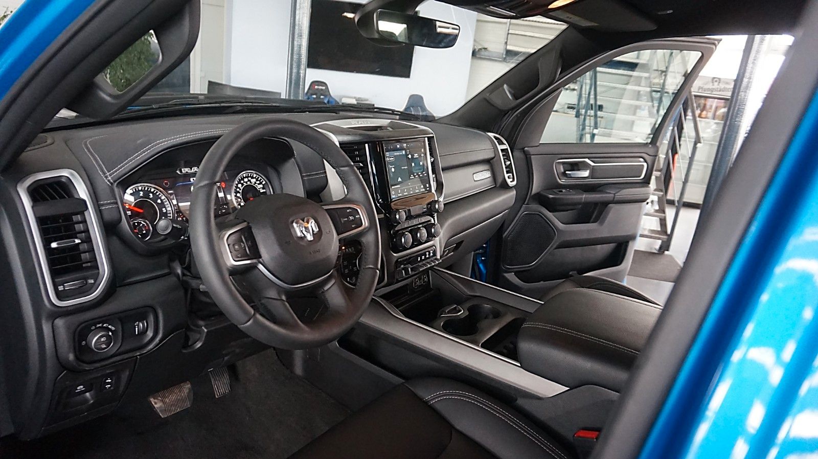 Dodge RAM 1500 HEMI 5.7l Crew-Cab*4x4*Navi*Alu20*AHK