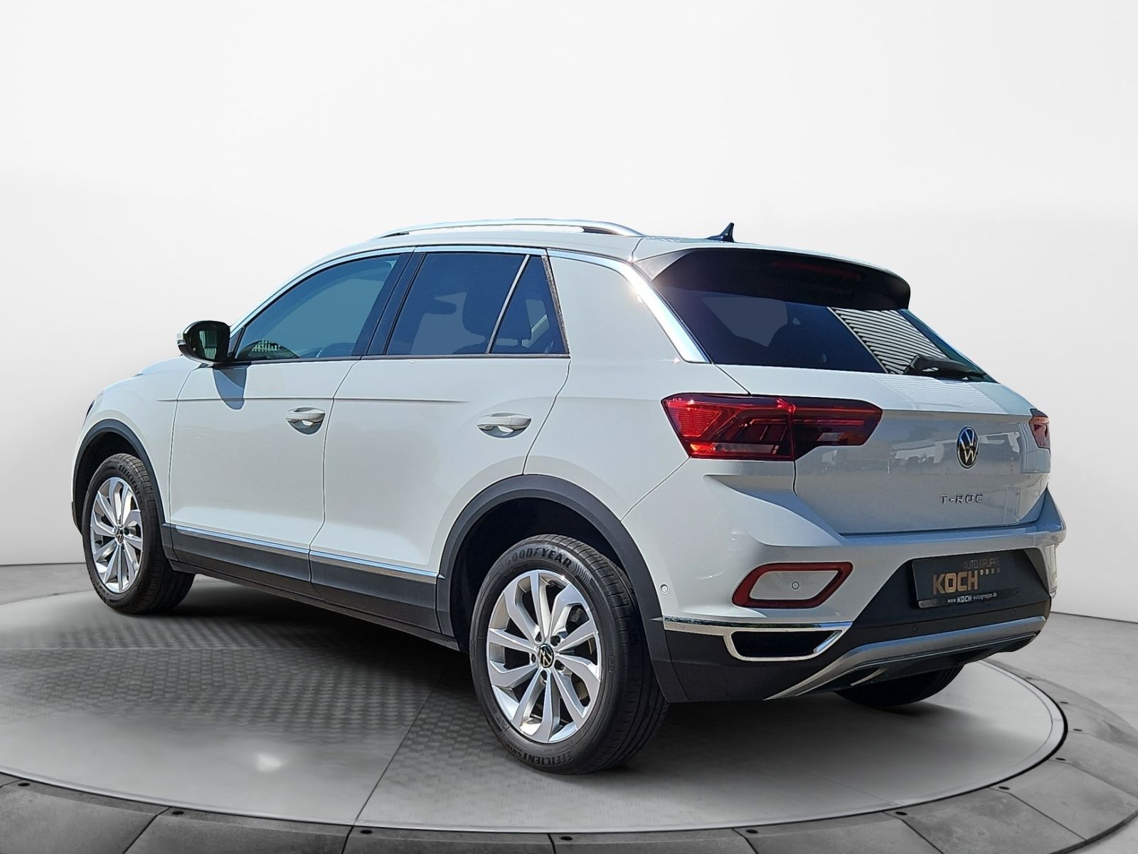 Volkswagen T-Roc 1.5 TSI Style - Samsaru's Car Outlet
