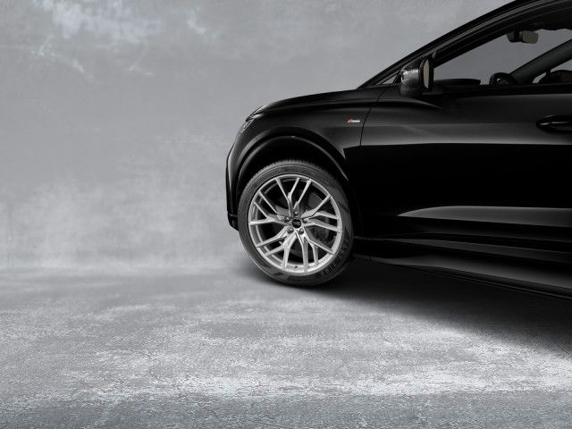 Audi Q4 45 e-tron QU S-LINE MATRIX+NAVI+ACC+SHZ+AHK