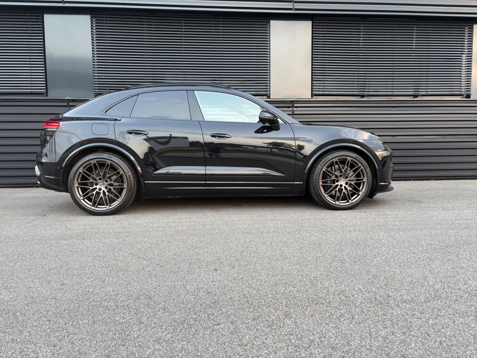 Porsche Macan E Turbo - Samsaru's Car Outlet
