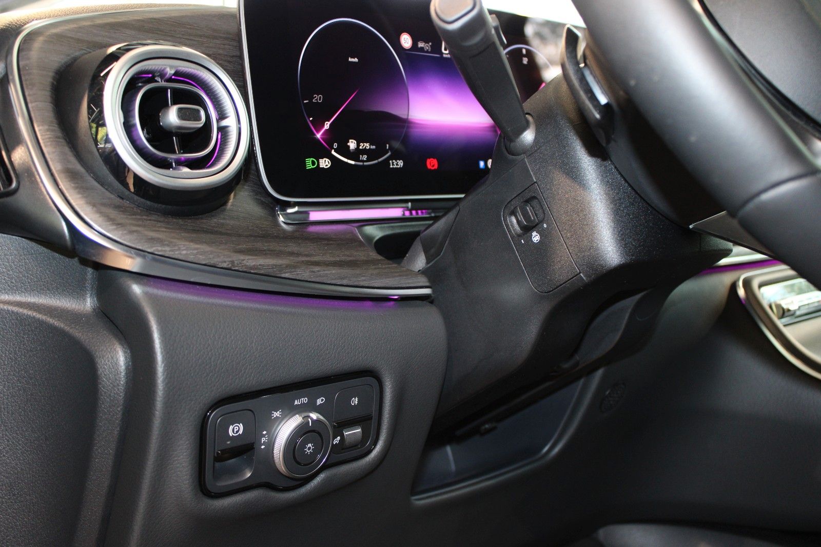 Mercedes-Benz V 250d STYLE - Samsaru's Car Outlet