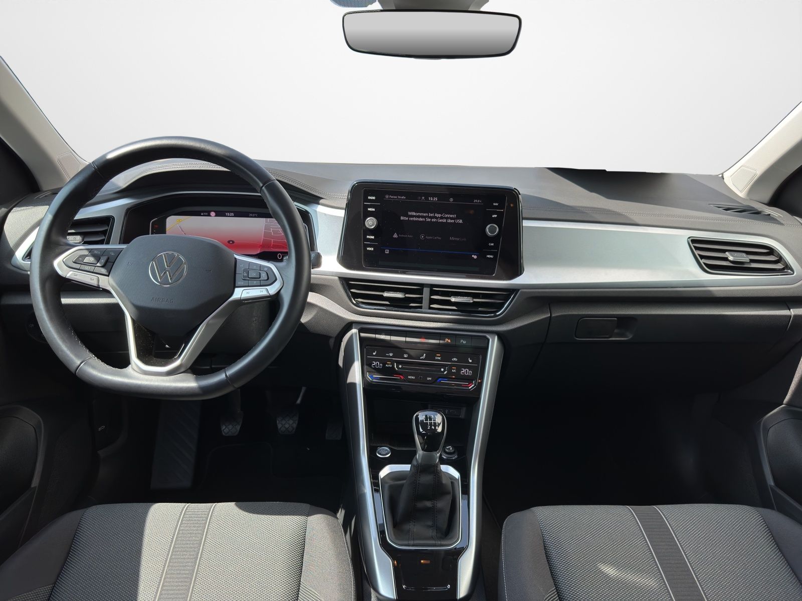 Volkswagen T-Roc 1.5 TSI Life - Samsaru's Car Outlet