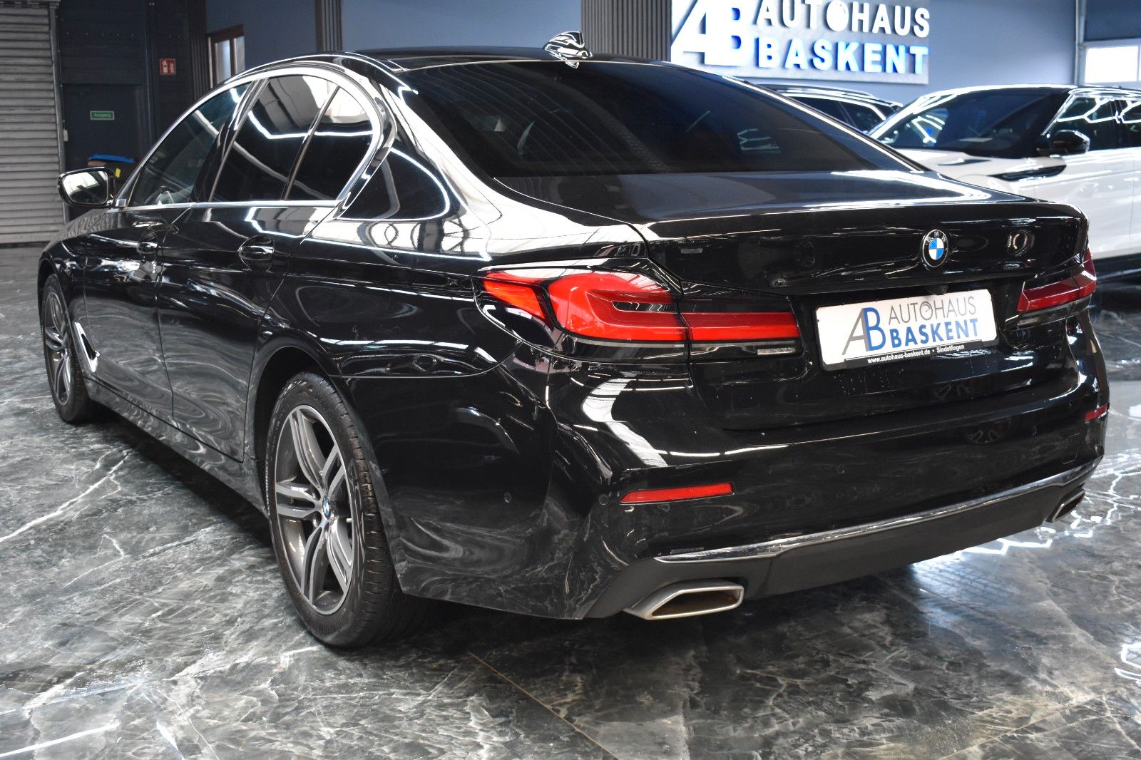 BMW 520 d xDrive Luxury Line*HEAD-UP*ASSIST*HIFI*LED