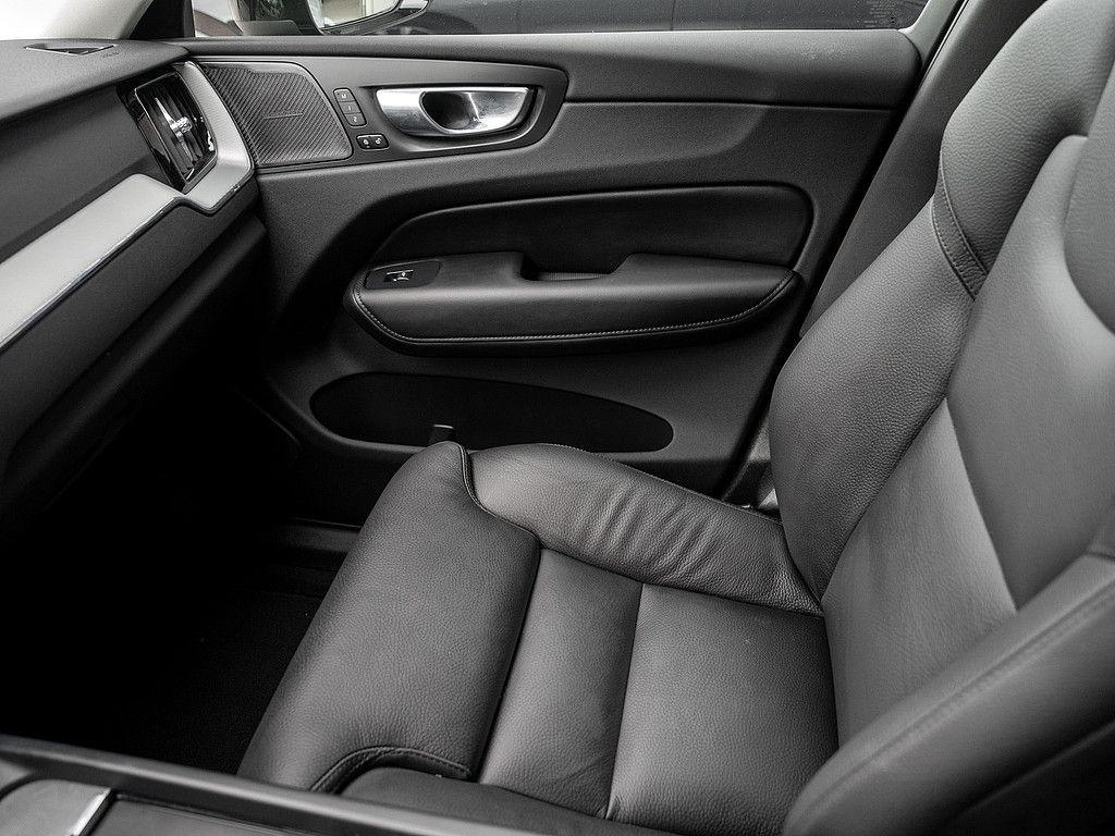 Volvo XC60 B4 Plus Dark LEDER H/K