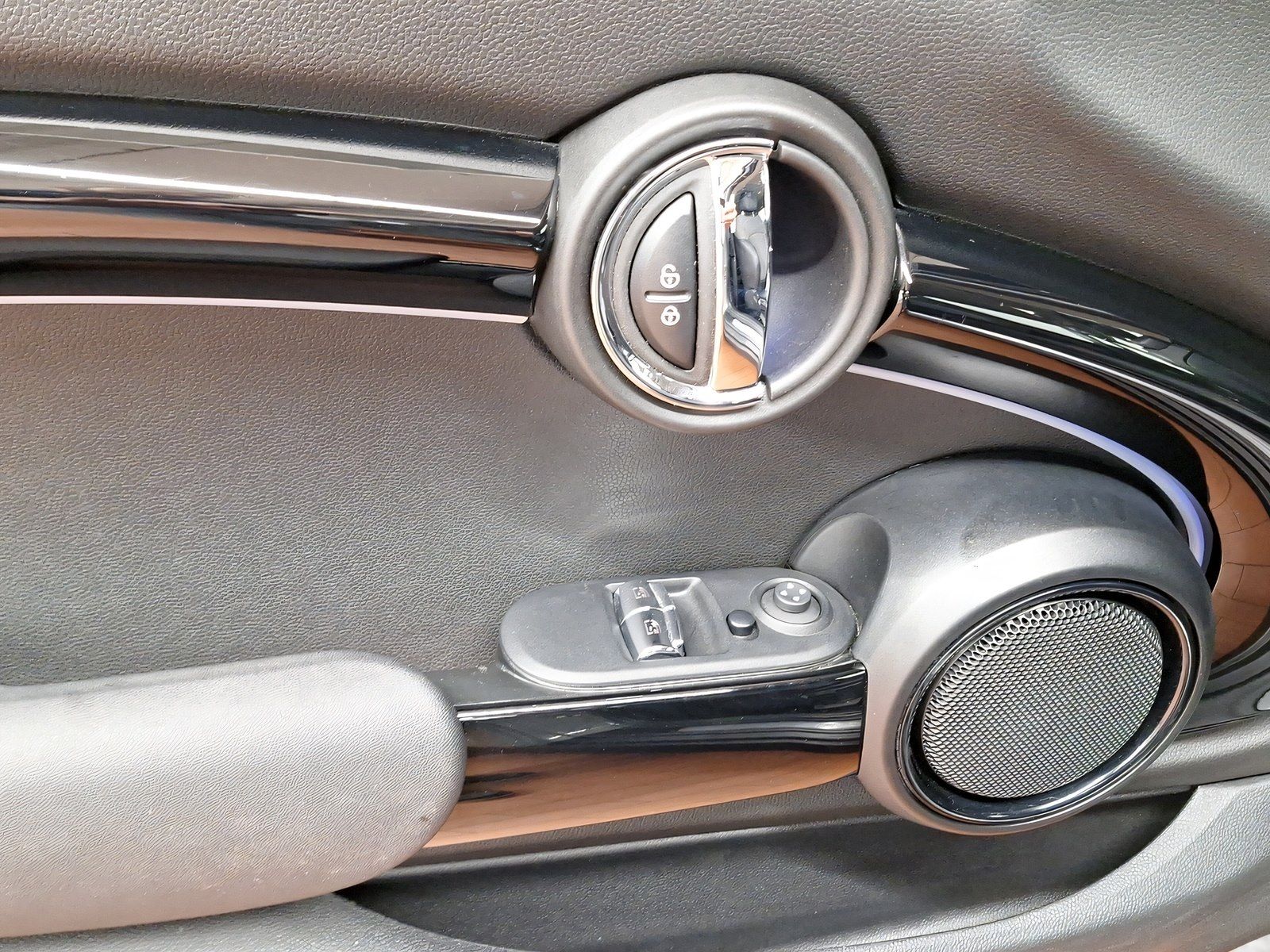 MINI Cooper - Samsaru's Car Outlet
