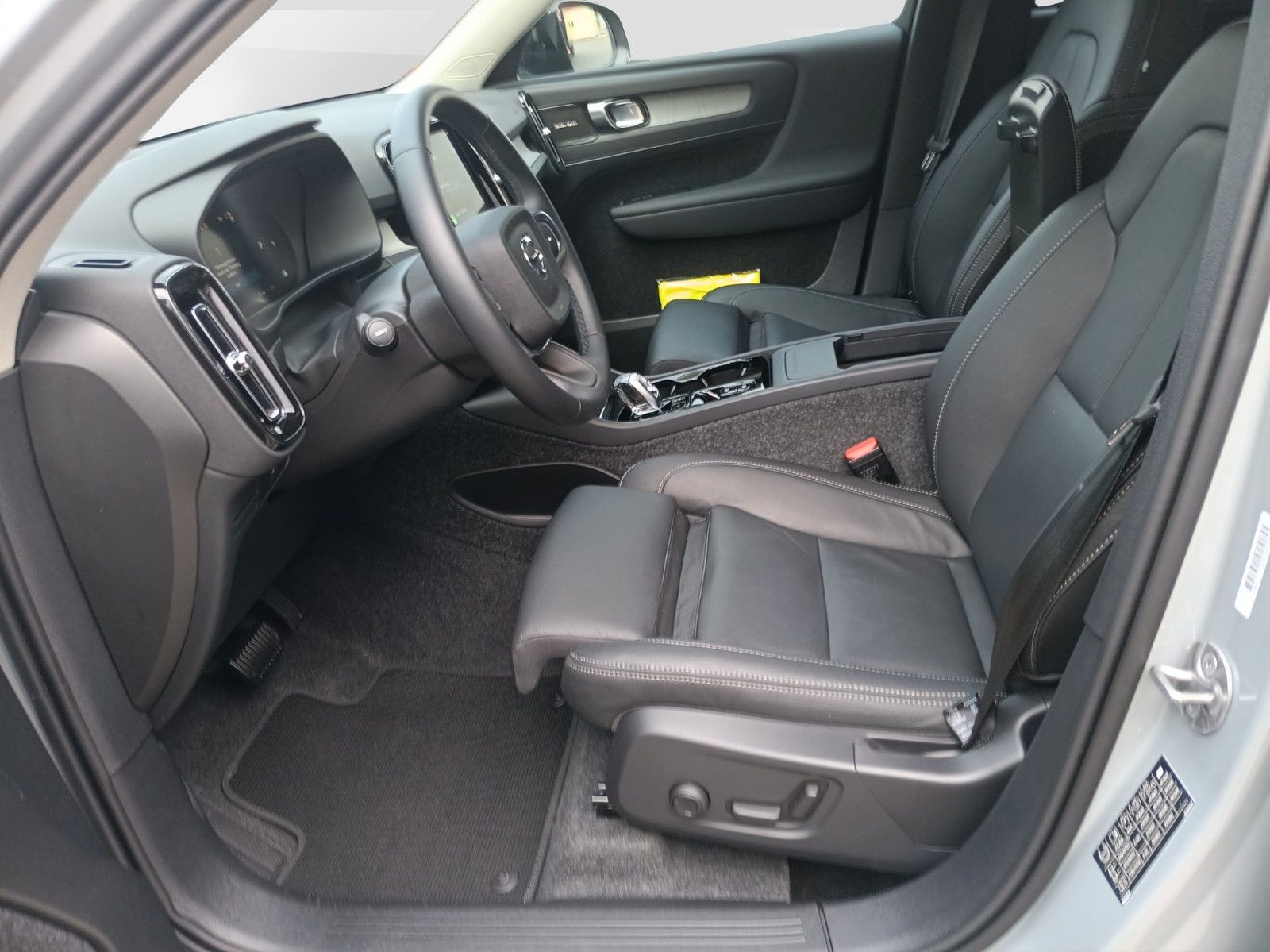 Volvo XC40 B4 Ultra 2WD - Samsaru's Car Outlet