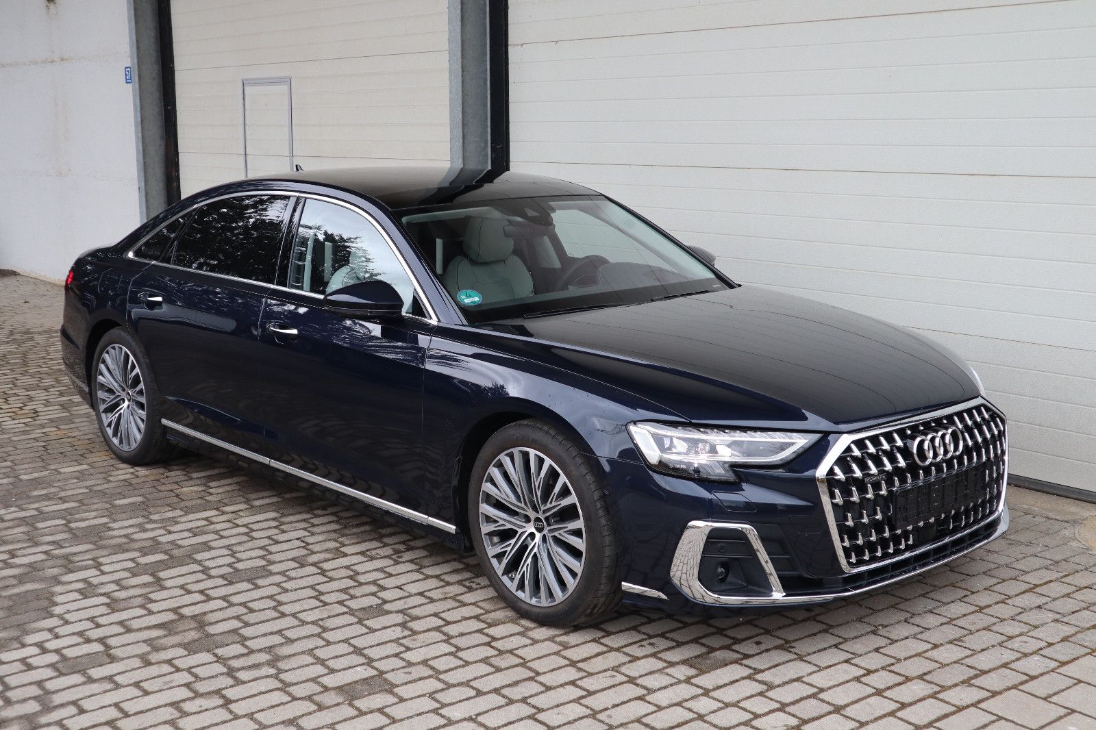 Audi A8L 60 TFSIe lang exclusive - Samsaru's Car Outlet