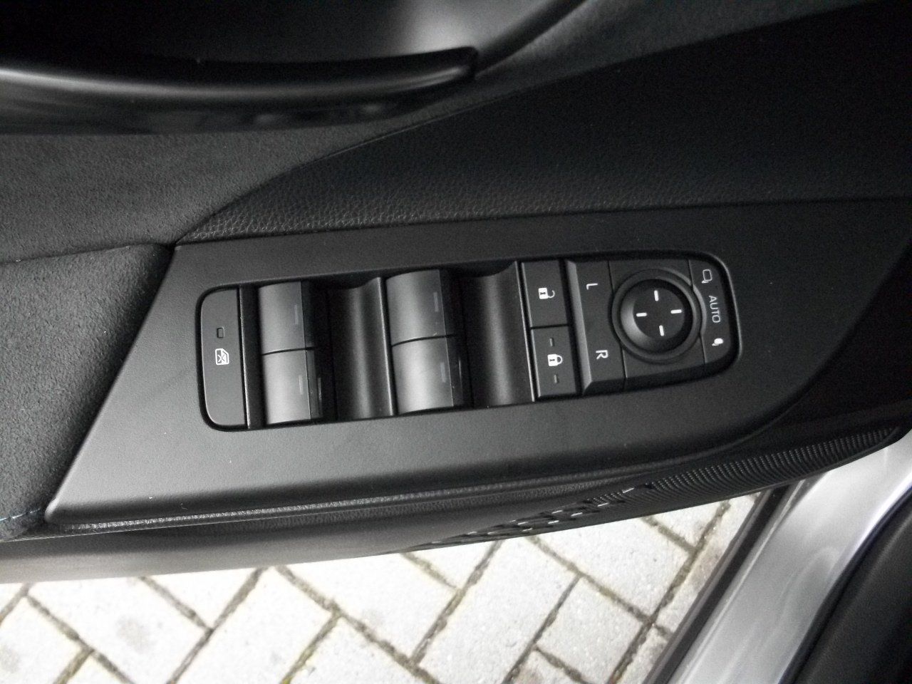 Toyota C-HR 2,0 l Plug-In 4x2 Lounge