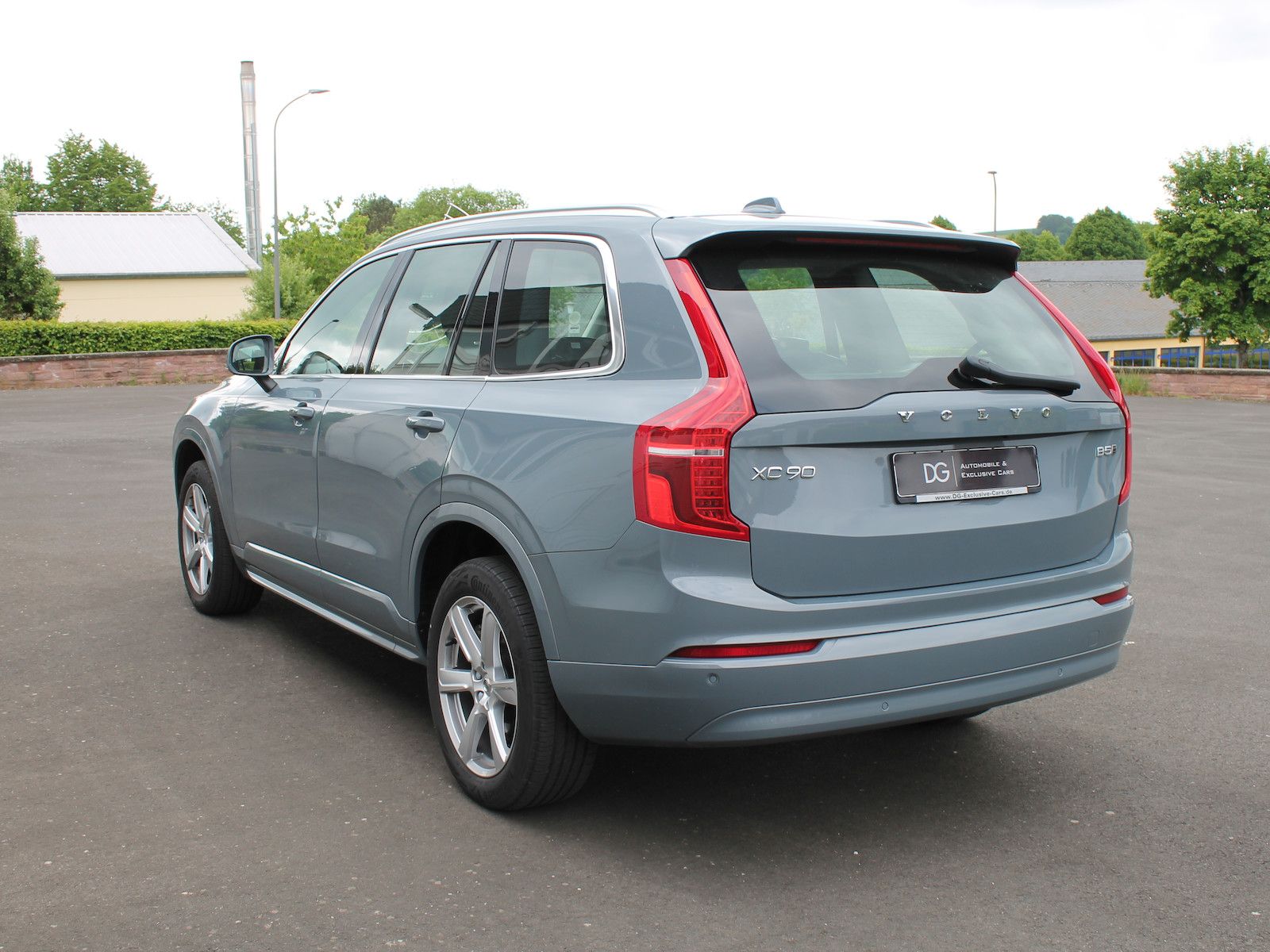 Volvo XC90 Core AWD - Samsaru's Car Outlet