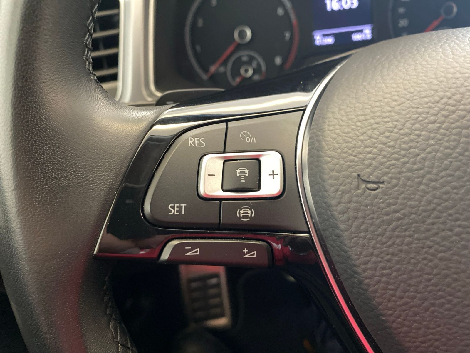 Volkswagen T-Roc 1.5 TSI Active - Samsaru's Car Outlet