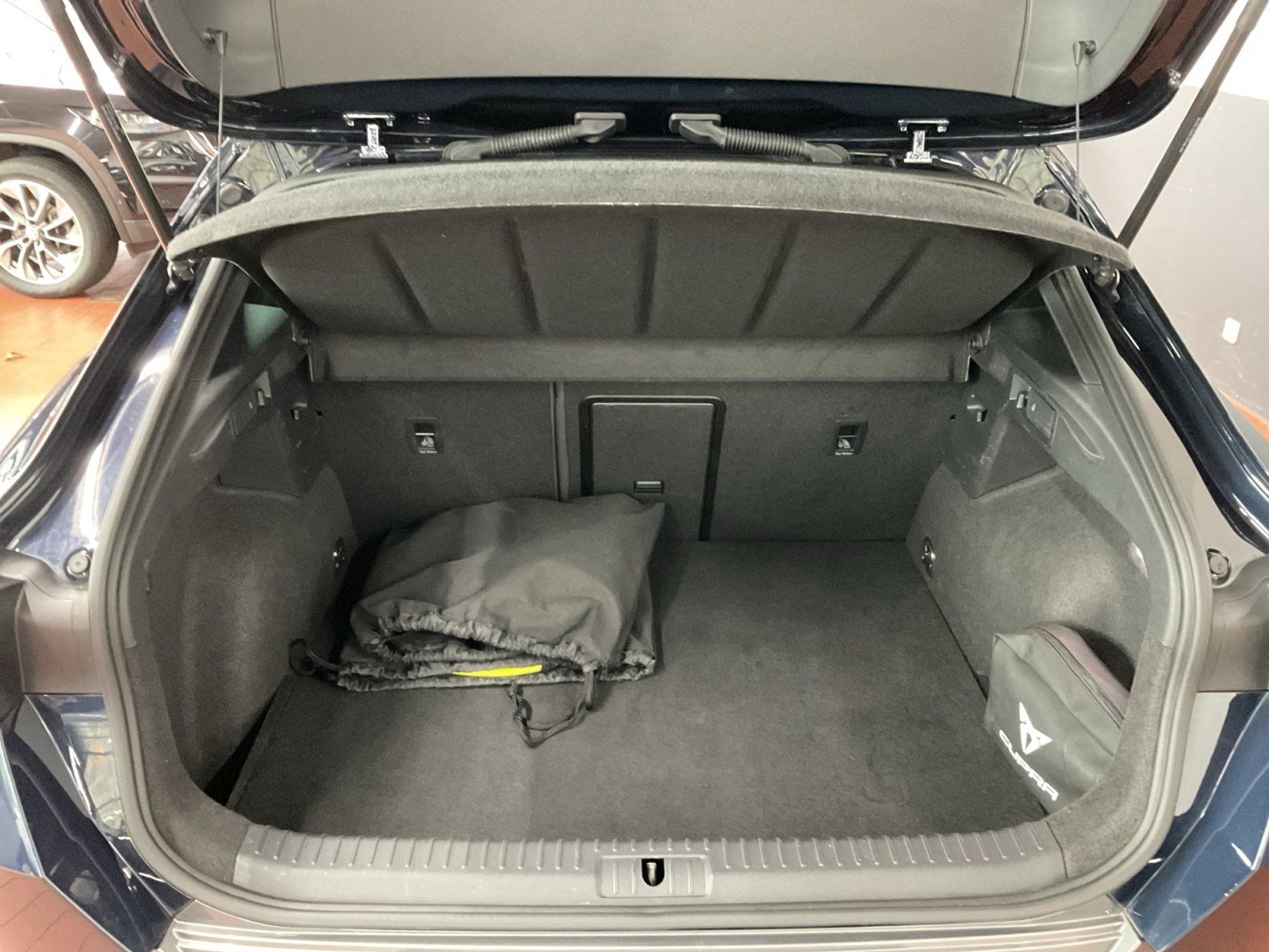 Cupra Formentor 1.4 DSG VZ NAVI LED AHK PANO 19Z