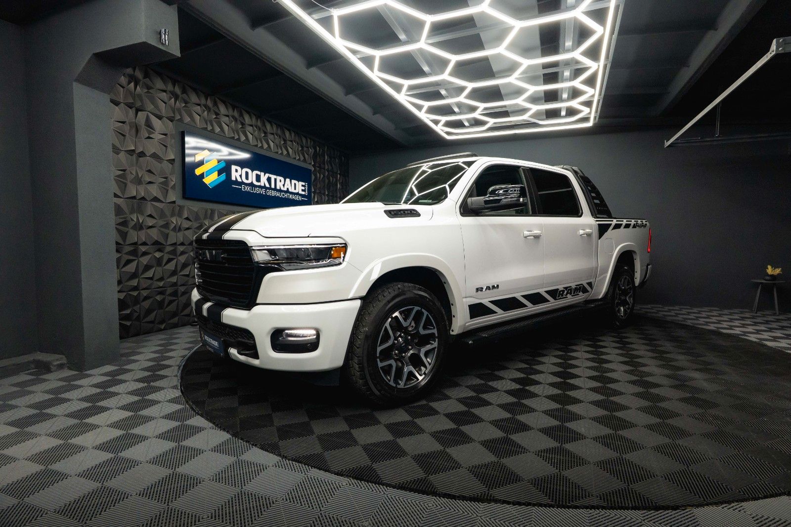 Dodge RAM 3.0 MY 25 TWIN TURBO LARAMIE Night Pano ACC
