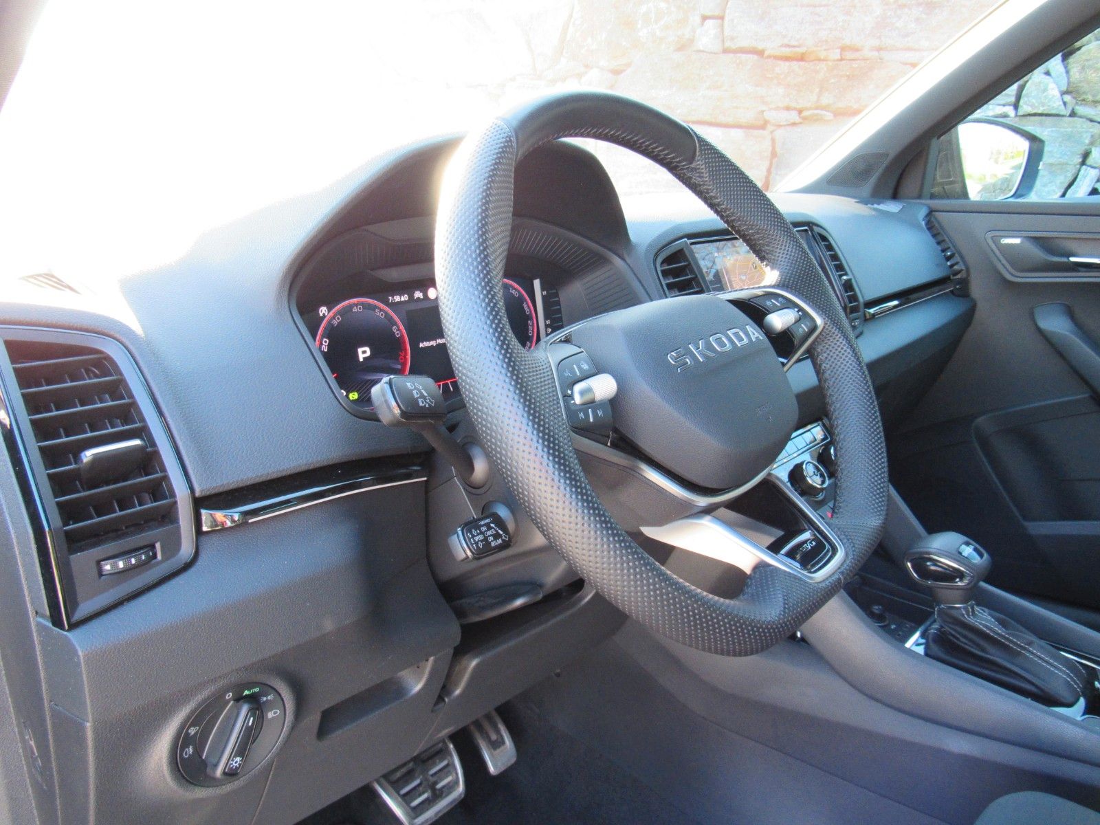 Skoda Karoq Sportline 1.5 TSI AHK 360° TRAVEL PANO