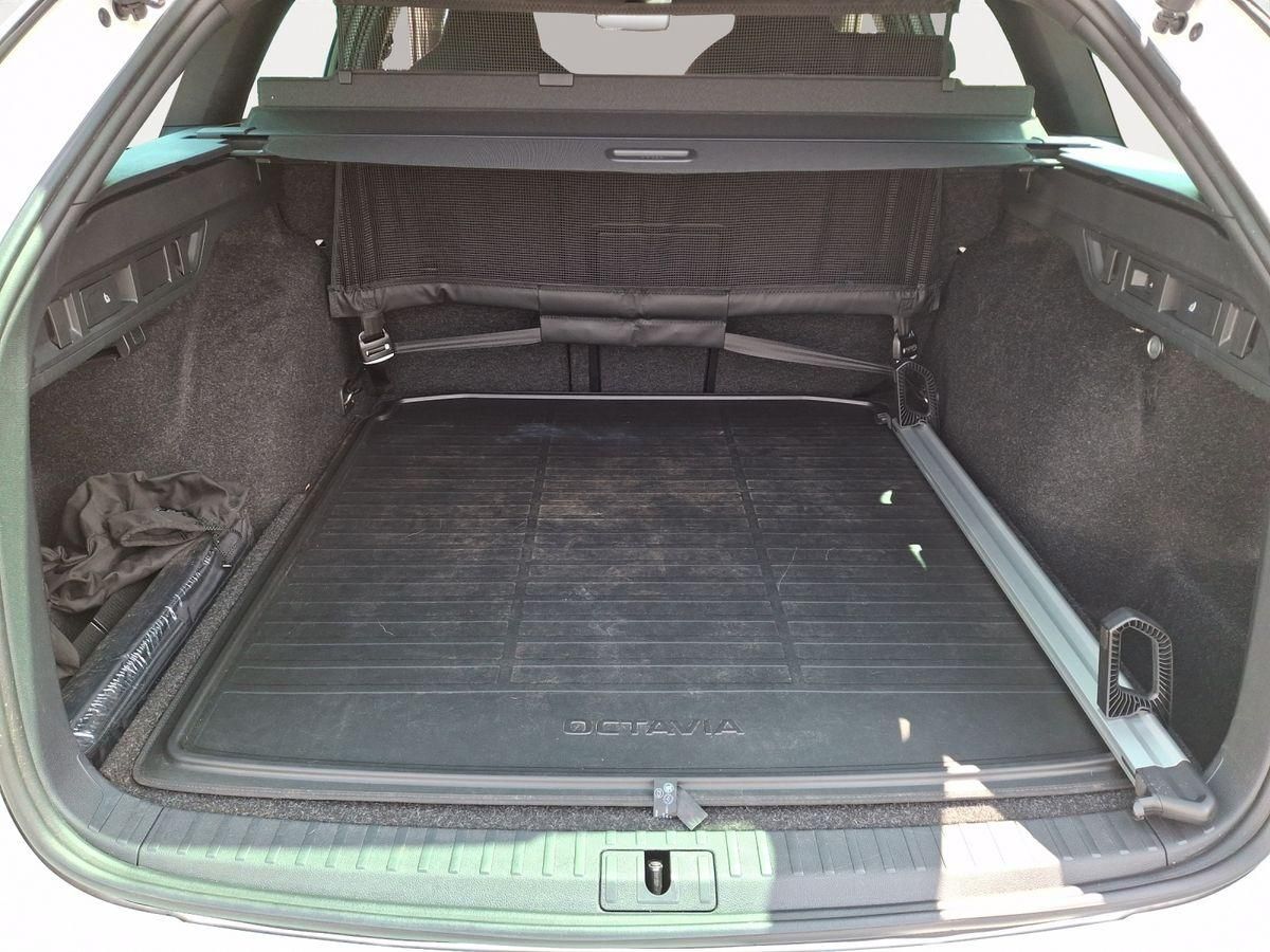 Skoda Octavia Combi 2.0 TDI RS 4x4 200PS Matrix-LED HU