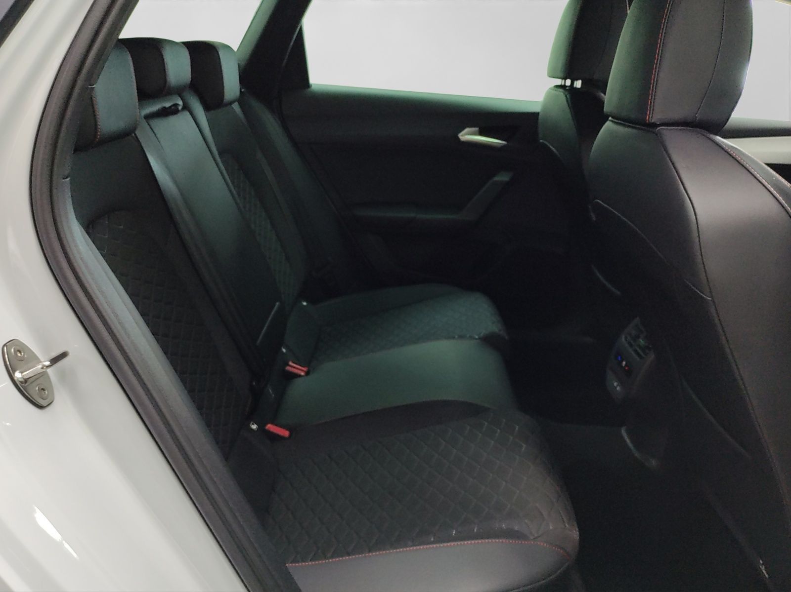 Seat Leon Sportstourer 2.0 TDI DSG FR AHK KAMERA NAVI