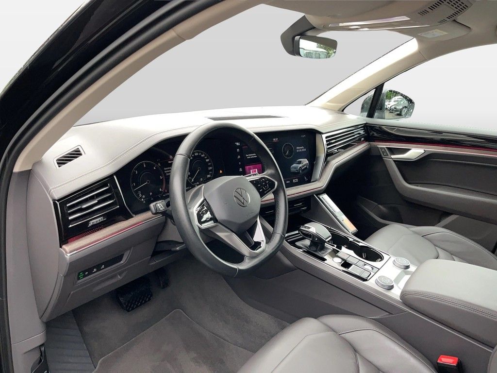 Volkswagen Touareg 3.0 TDI 4Motion tiptronic - Samsaru's Car Outlet