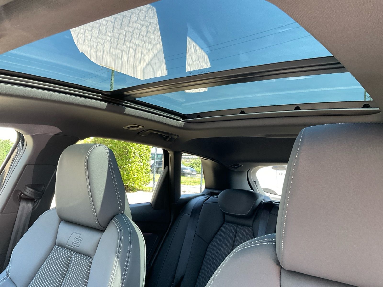 Audi Q4 e-tron 45 quattro S-line Pano AHK Matrix HUD