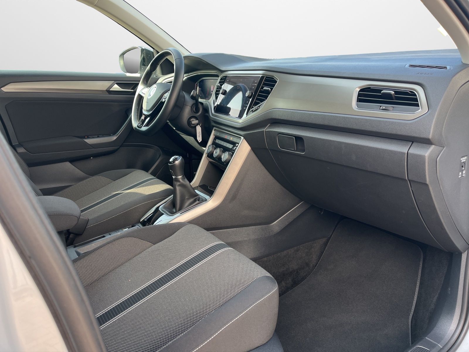 Volkswagen T-Roc 2.0 TDI Style - Samsaru's Car Outlet