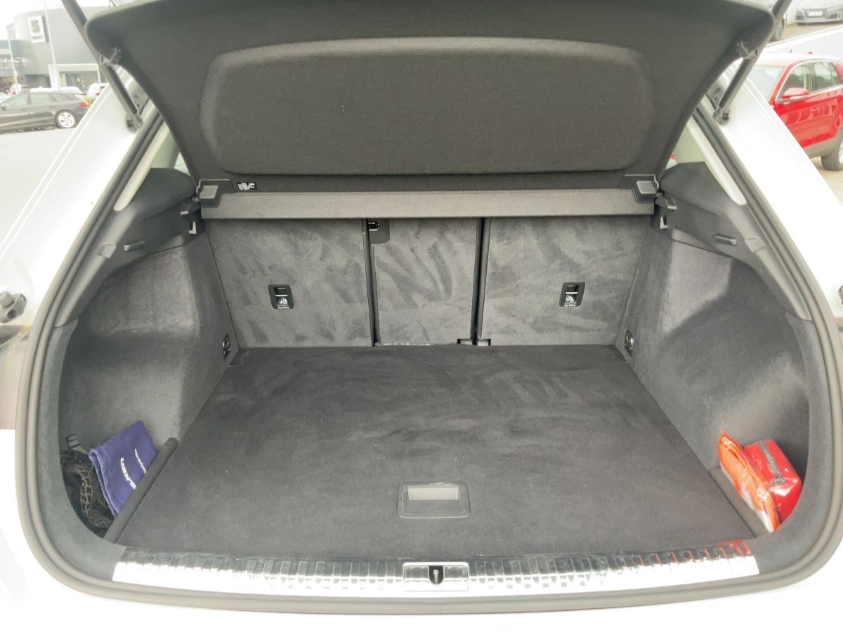 Audi Q3 40 TFSI QU S-TR S-LINE - Samsaru's Car Outlet