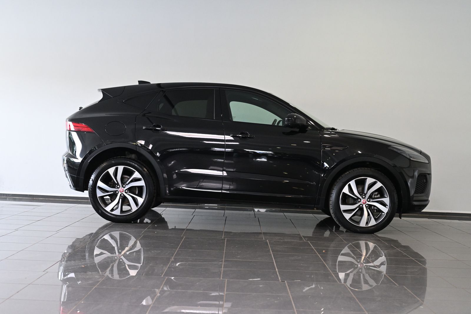 Jaguar E-PACE D200 R-Dynamic HSE AWD Pano ACC Leder 20"
