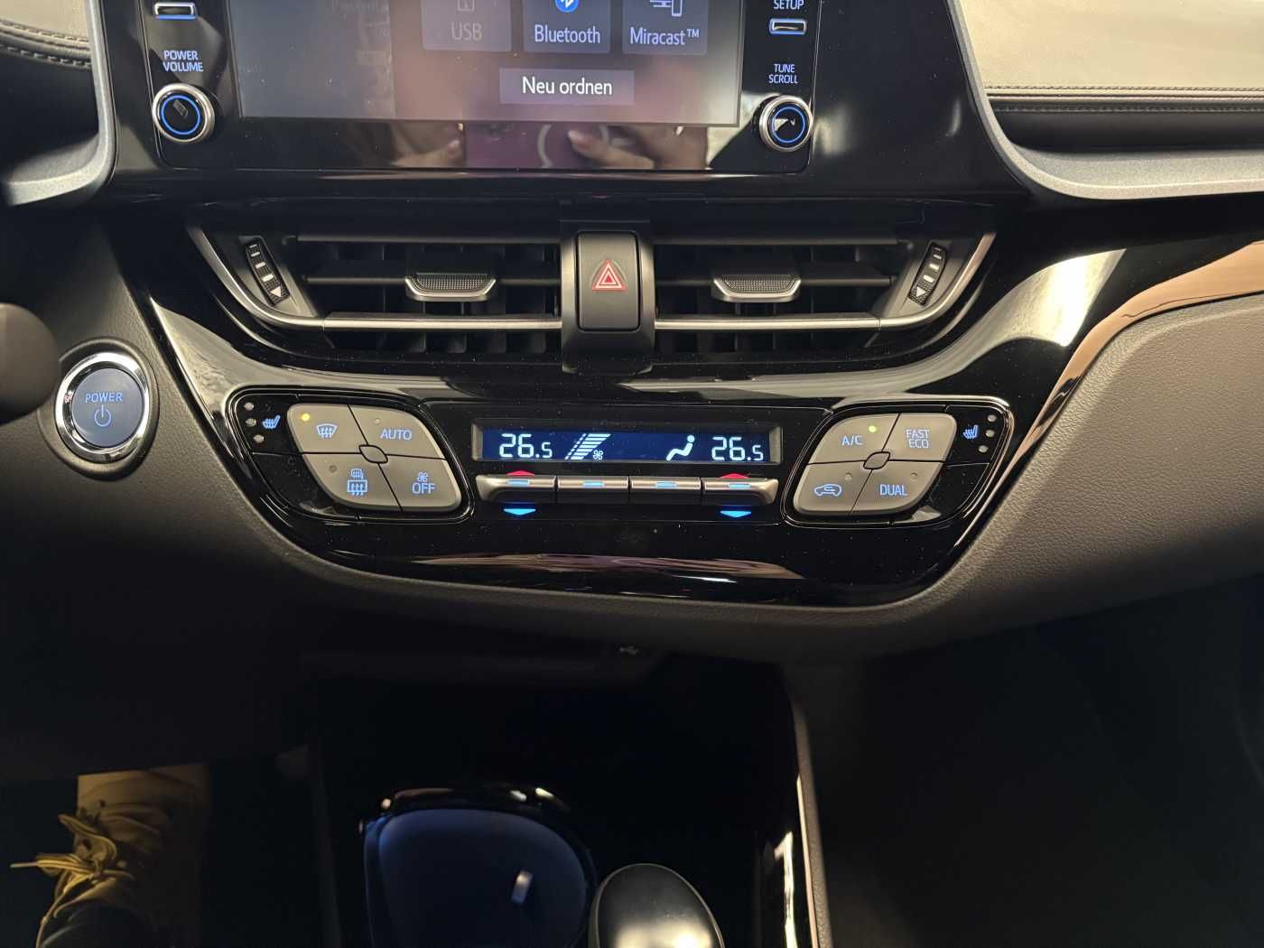 Toyota C-HR Hybrid Style - Samsaru's Car Outlet