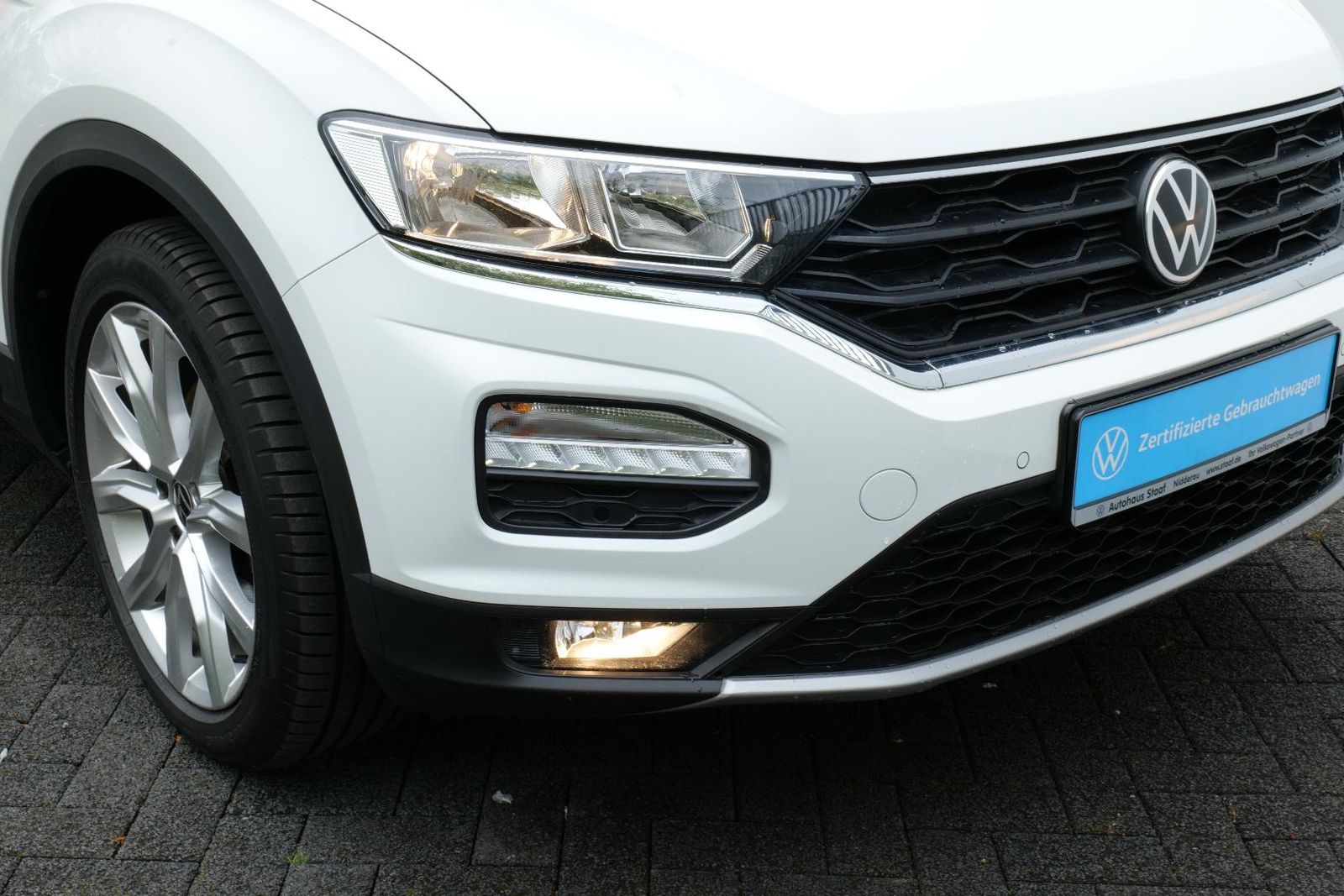 Volkswagen T-ROC Sport 1.5 TSI - Samsaru's Car Outlet