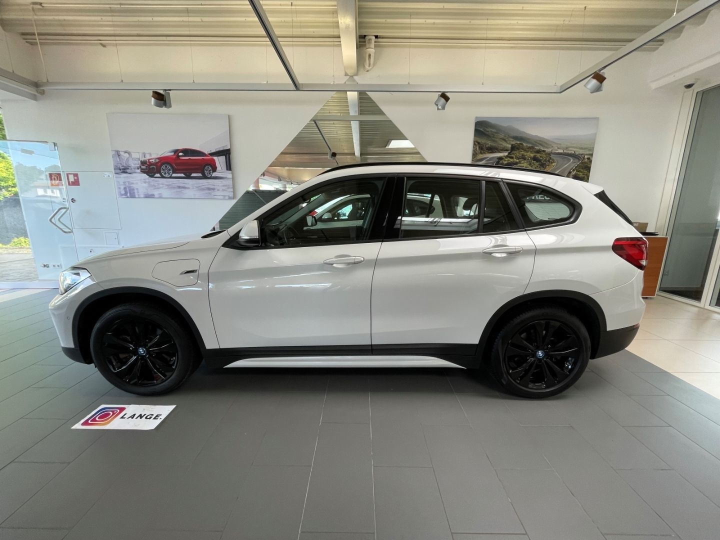 BMW X1 xDrive 25e Sport Line - Samsaru's Car Outlet