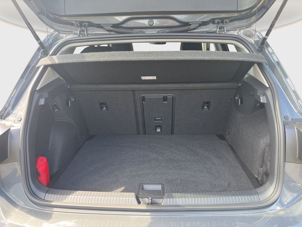 Volkswagen Golf VIII Style 1.5 l eTSI - Samsaru's Car Outlet