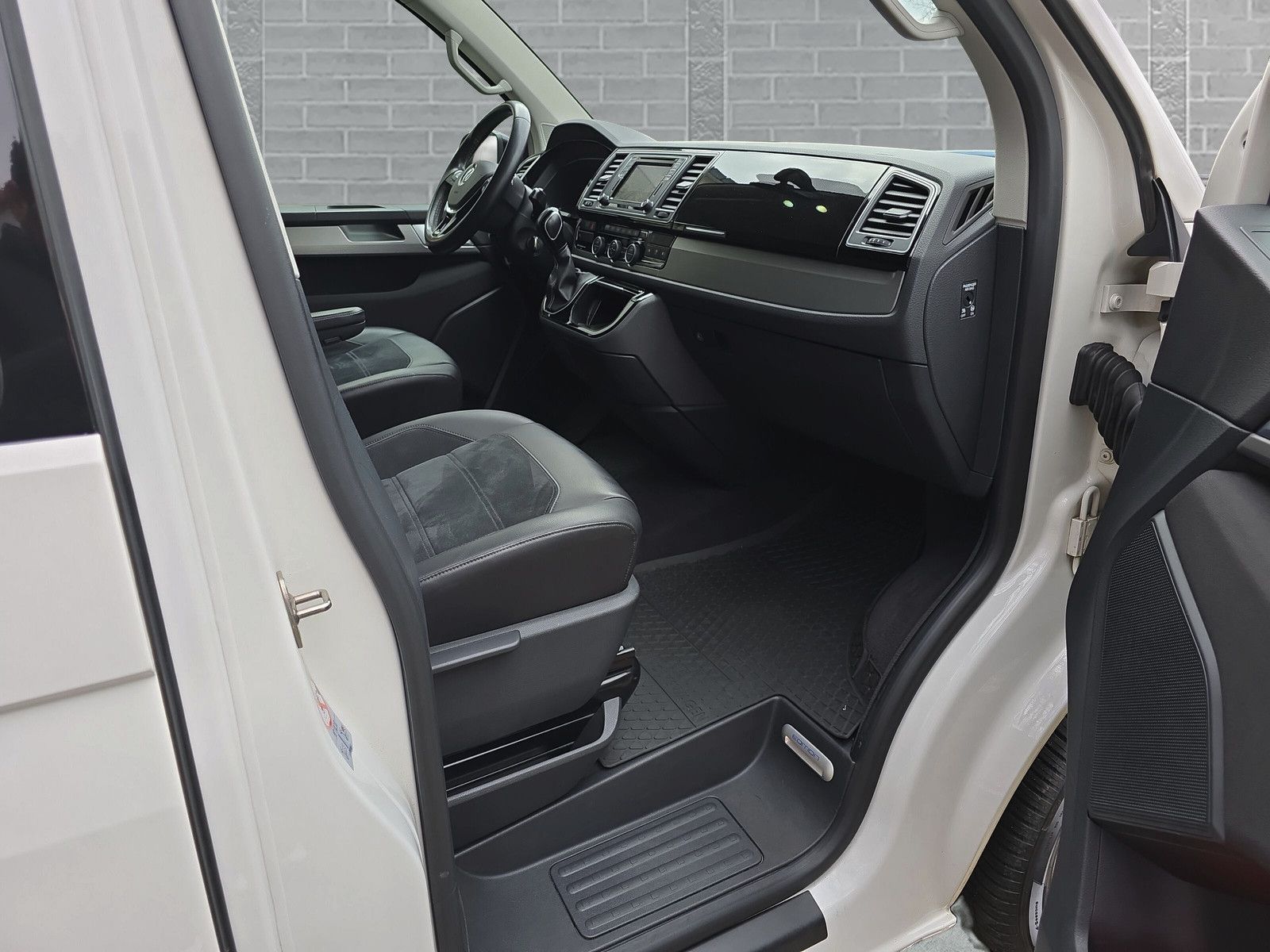 Volkswagen T6 Multivan Edition - Samsaru's Car Outlet