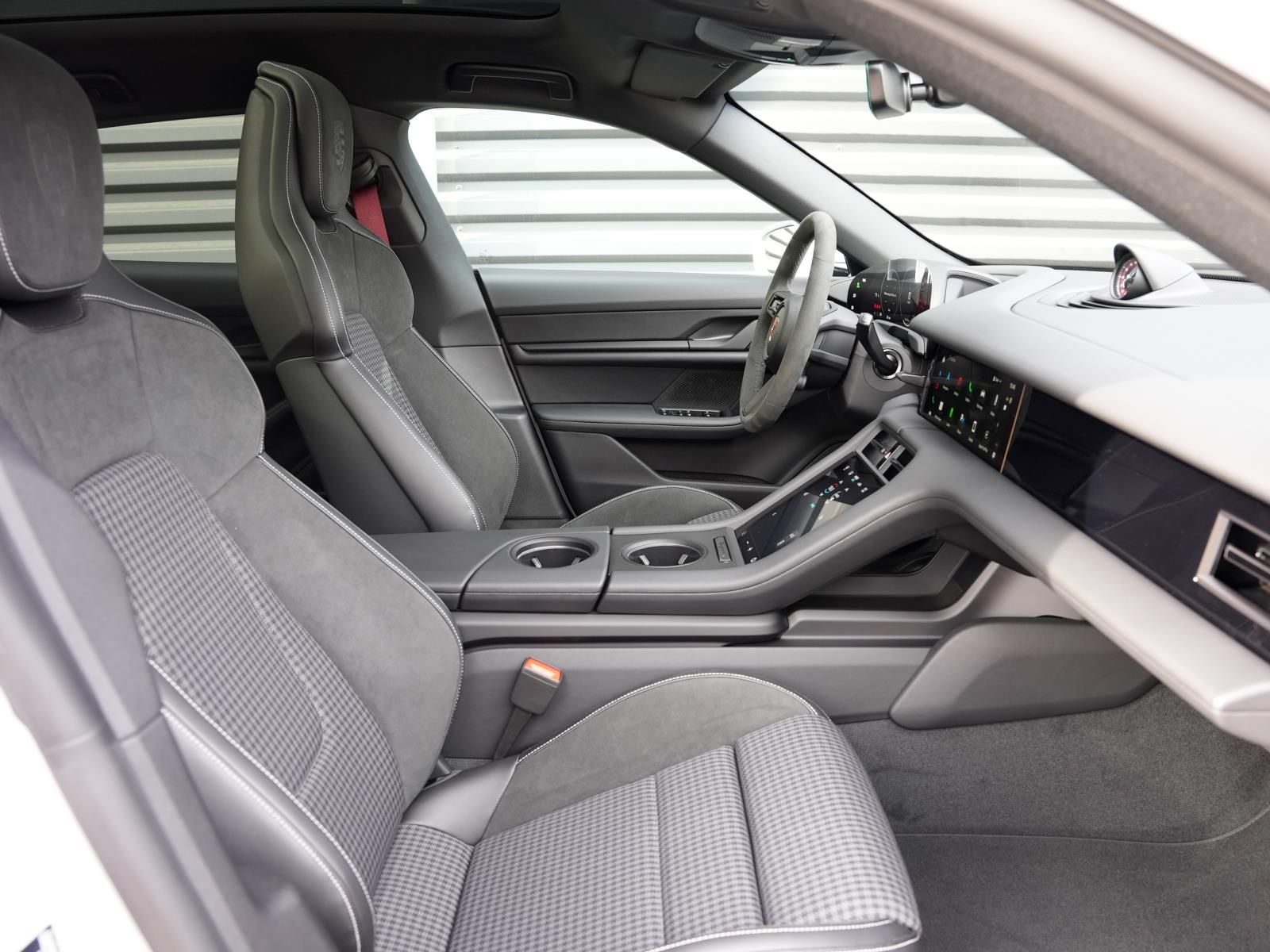 Porsche Taycan 4S Cross Turismo InnoDrive Surround-View