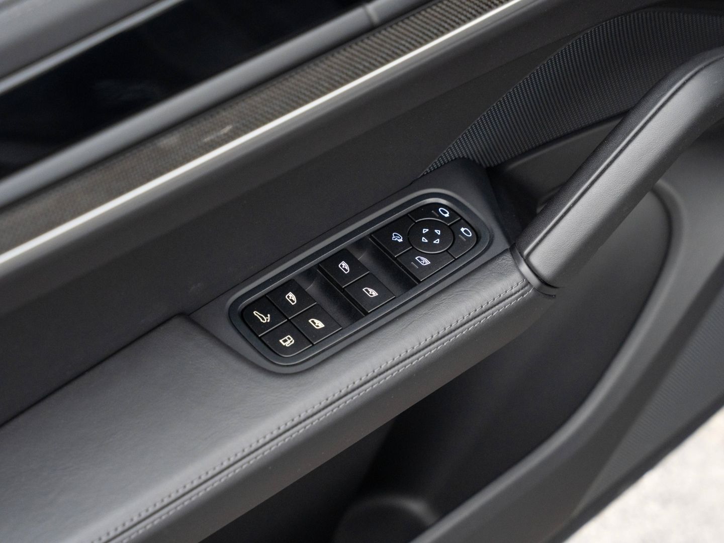 Porsche Cayenne Turbo E-Hybrid PDCC Carbon Design Paket