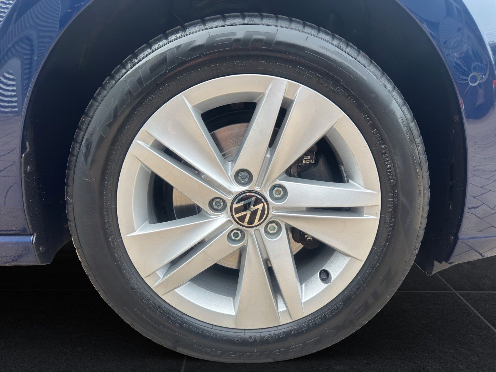 Volkswagen Golf VIII Life eTSI - Samsaru's Car Outlet