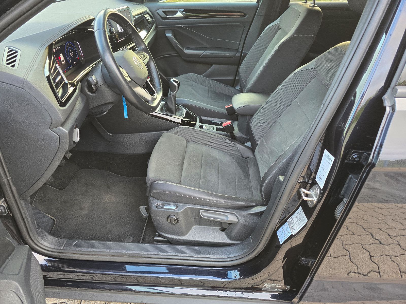 Volkswagen T-Roc 1.5 TSI Style Black - Samsaru's Car Outlet