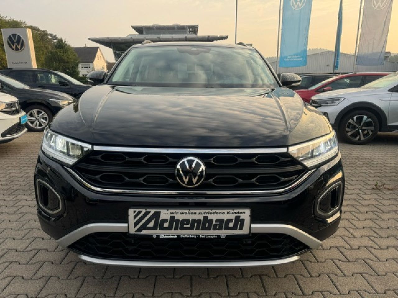 Volkswagen T-Roc Life 1.5 TSI DSG - Samsaru's Car Outlet