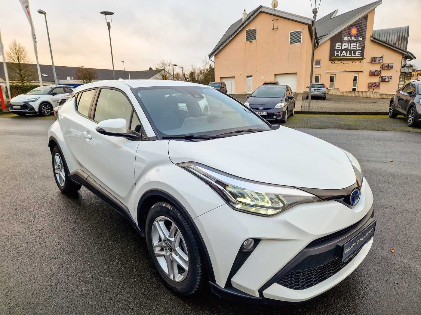 Toyota C-HR Hybrid Flow - Samsaru's Car Outlet
