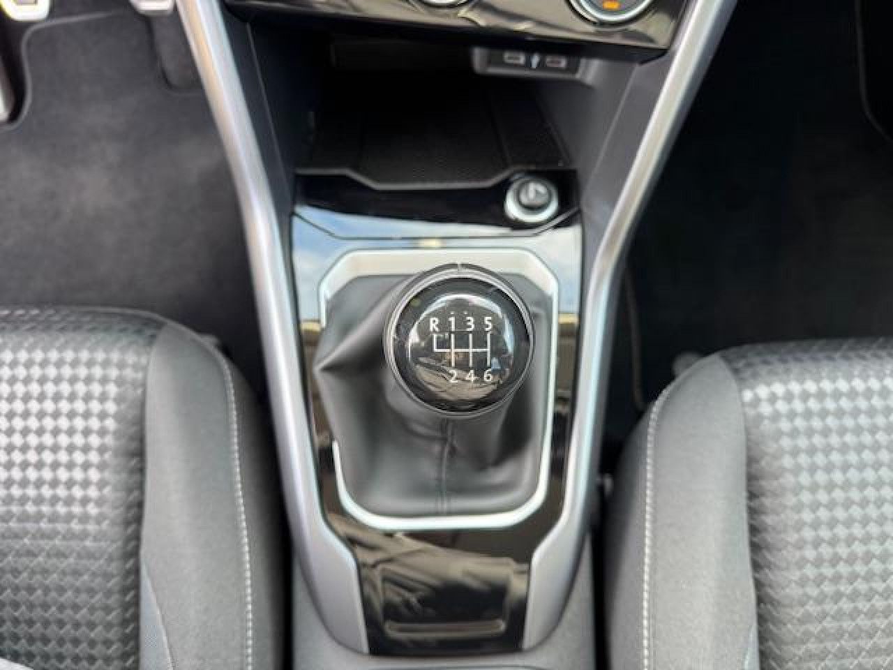 Volkswagen T-Roc Active 1.0 l TSI - Samsaru's Car Outlet